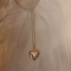 Minimalist pendant